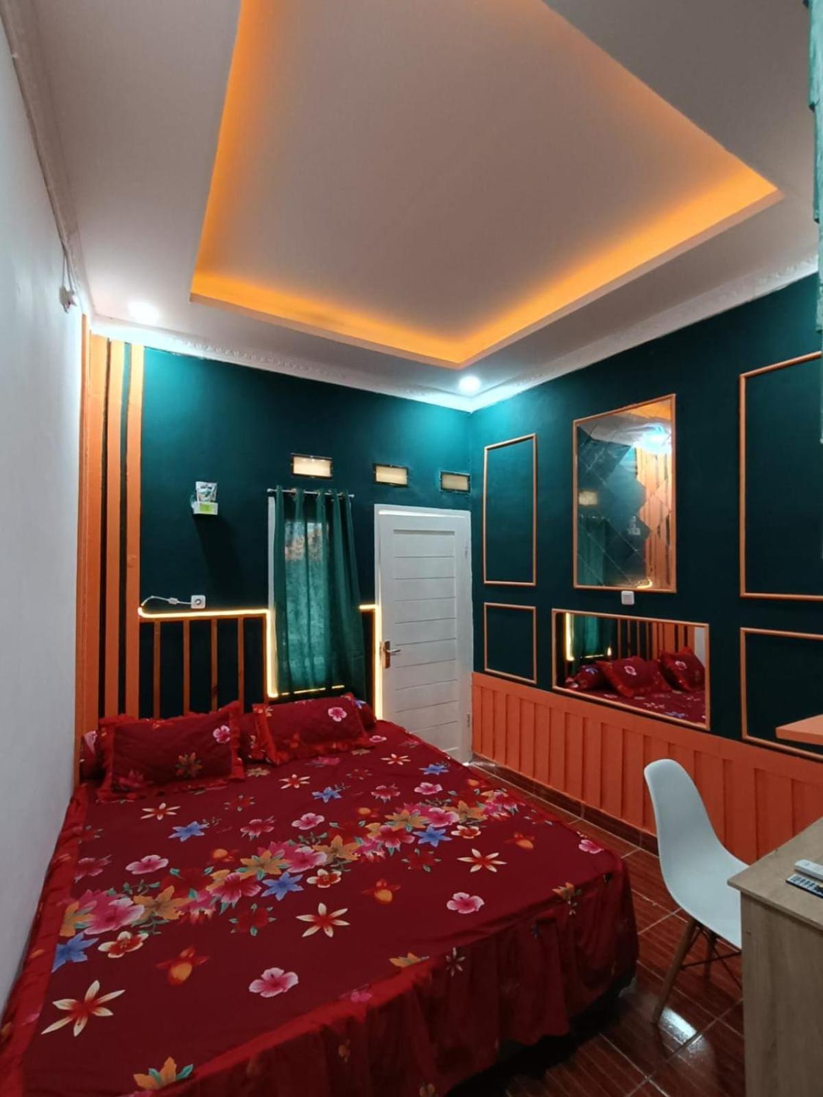 Oyo Life 92977 Neba Kost Aesthetic Hotel Peladen Exterior photo